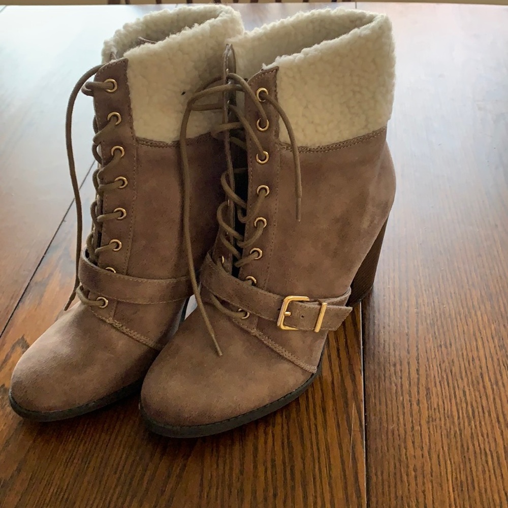 Express Sherpa Collar Lace Up Booties sz 9.